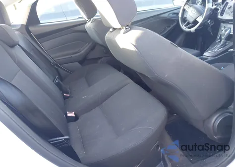 2015 Ford Focus S z USA, uszkodzony, nr VIN 1FADP3E23FL362393